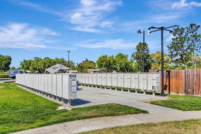 316 Los Encinos St 316, San Jose, CA 95134