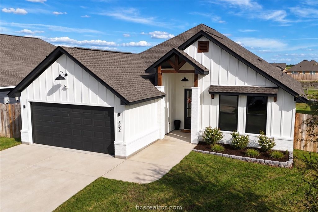 352 Brazos Bend, Snook, TX 77879 — exterior