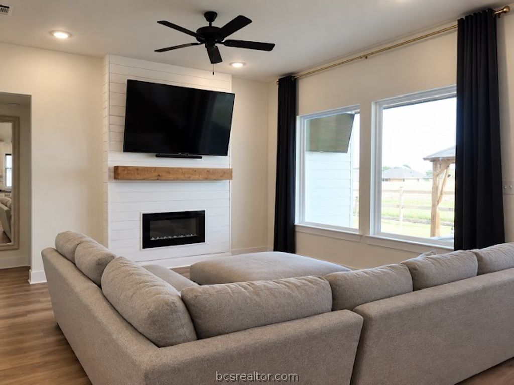 352 Brazos Bend, Snook, TX 77879 — photo 4