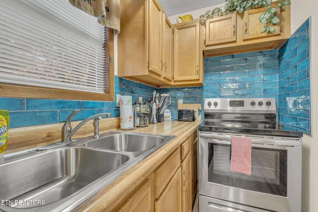 3042 Crestview Court, Sevierville, TN 37862