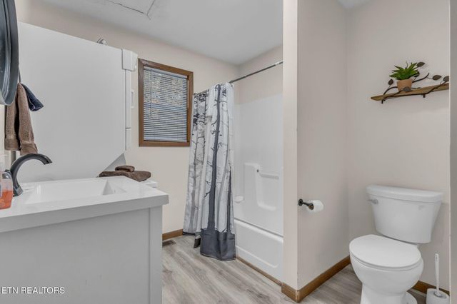 3042 Crestview Court, Sevierville, TN 37862