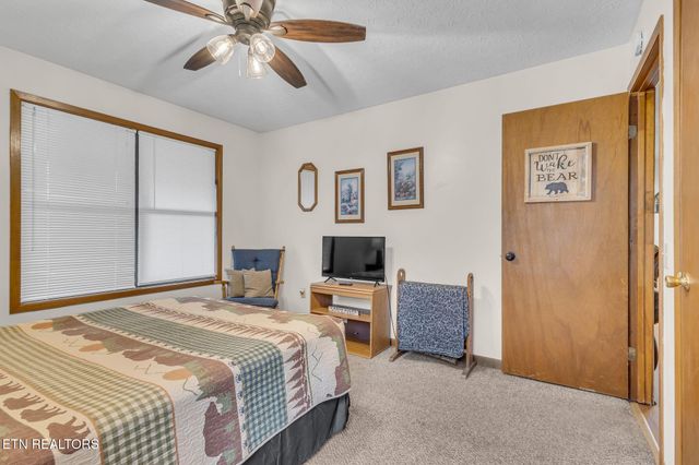 3042 Crestview Court, Sevierville, TN 37862