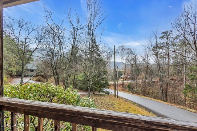 3042 Crestview Court, Sevierville, TN 37862