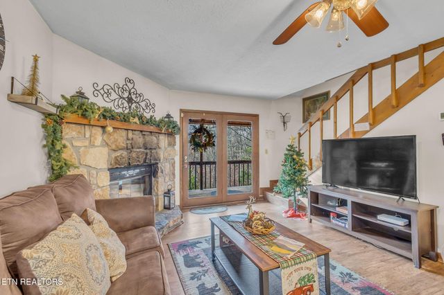 3042 Crestview Court, Sevierville, TN 37862