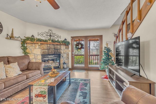 3042 Crestview Court, Sevierville, TN 37862