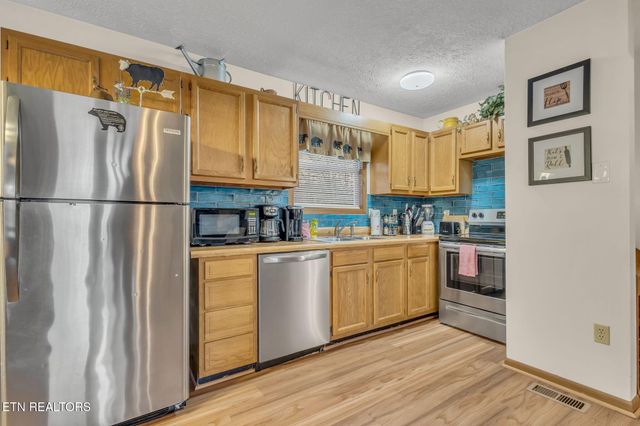 3042 Crestview Court, Sevierville, TN 37862