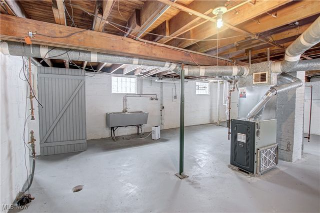 19901 Pawnee Avenue, Cleveland, OH 44119