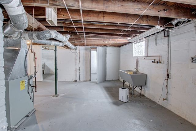 19901 Pawnee Avenue, Cleveland, OH 44119