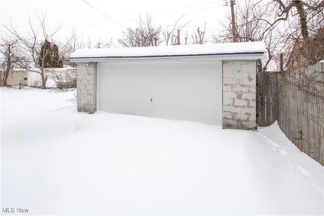 19901 Pawnee Avenue, Cleveland, OH 44119