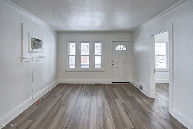 19901 Pawnee Avenue, Cleveland, OH 44119