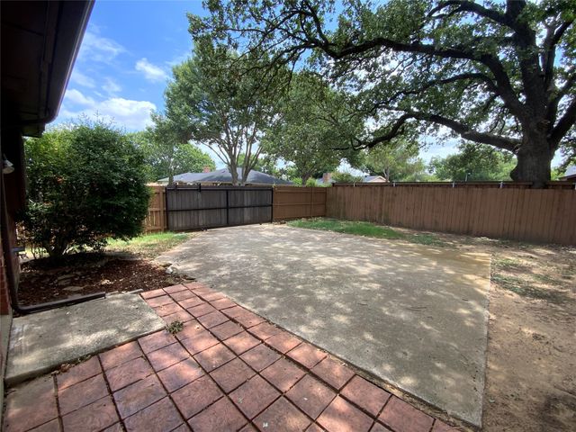 2316 Dalewood Lane, Bedford, TX 76022