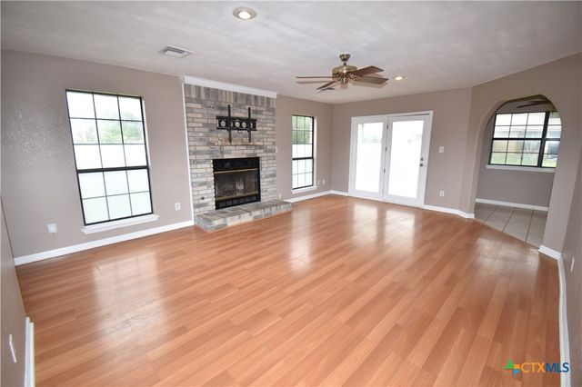 421 E Upshaw Avenue, Temple, TX 76501