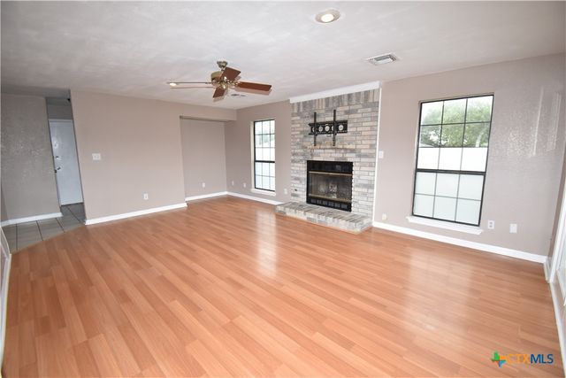 421 E Upshaw Avenue, Temple, TX 76501