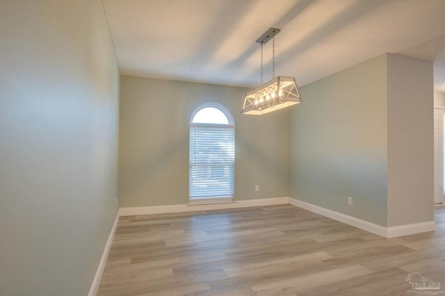 9880 Creet Cir, Navarre, FL 32566