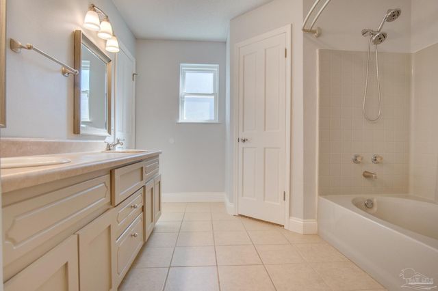 9880 Creet Cir, Navarre, FL 32566