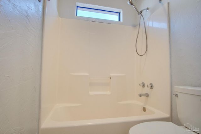 9880 Creet Cir, Navarre, FL 32566