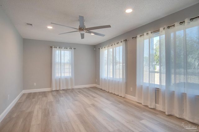 9880 Creet Cir, Navarre, FL 32566