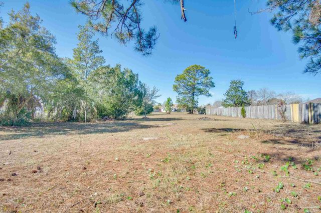 9880 Creet Cir, Navarre, FL 32566