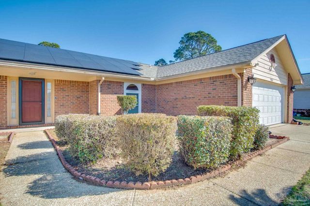 9880 Creet Cir, Navarre, FL 32566