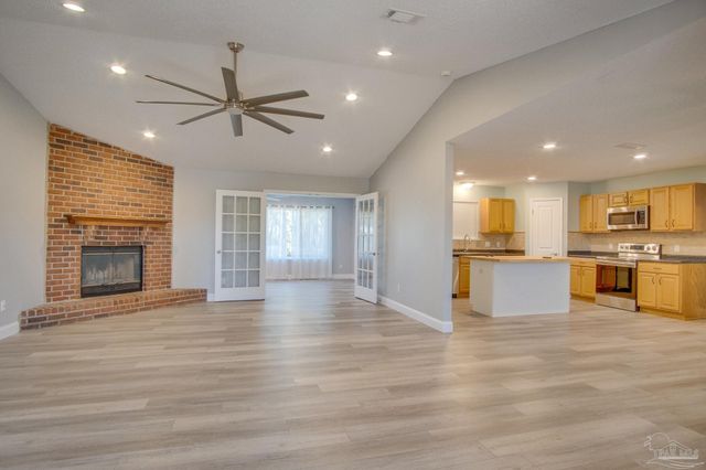 9880 Creet Cir, Navarre, FL 32566