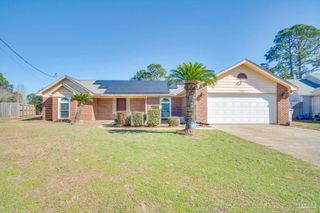 9880 Creet Cir, Navarre, FL 32566