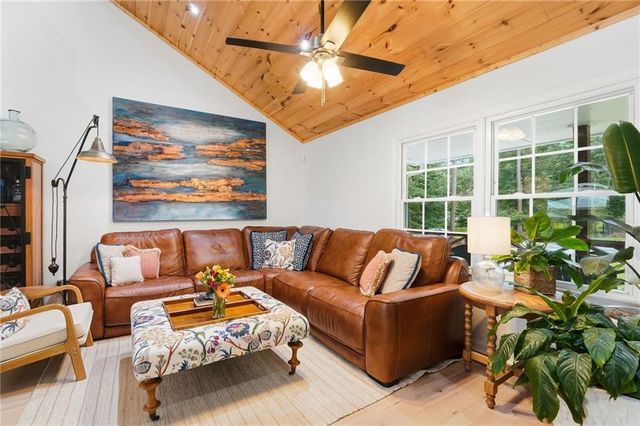 903 Pine Circle, Woodstock, GA 30189