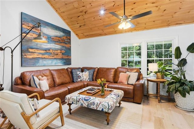 903 Pine Circle, Woodstock, GA 30189