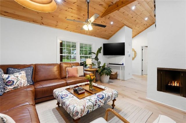 903 Pine Circle, Woodstock, GA 30189