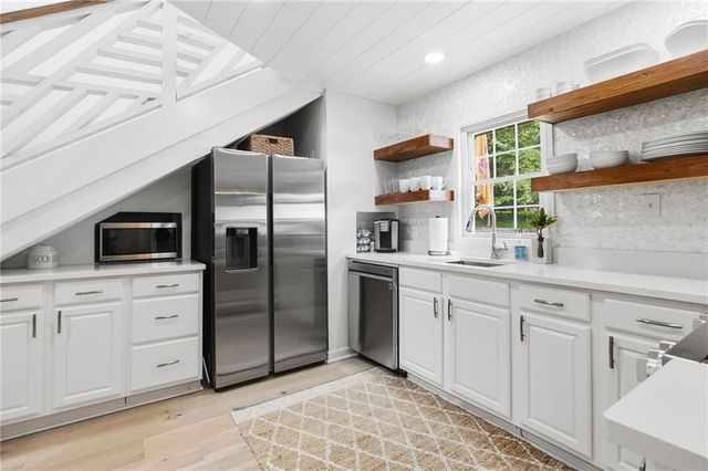903 Pine Circle, Woodstock, GA 30189