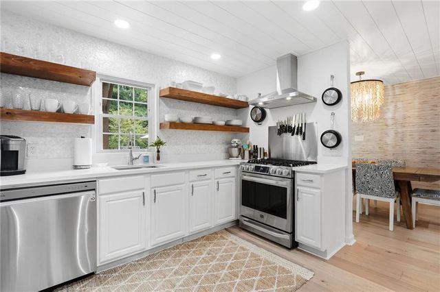 903 Pine Circle, Woodstock, GA 30189