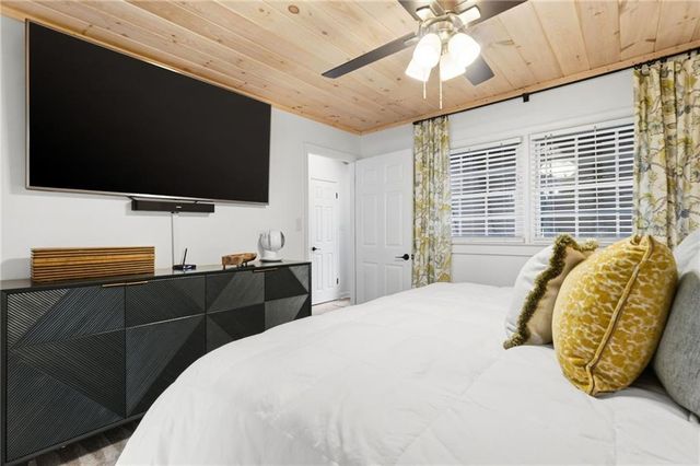 903 Pine Circle, Woodstock, GA 30189