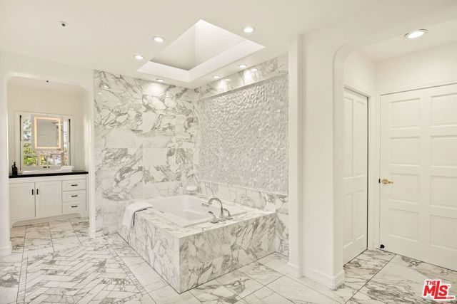 283 Lake Sherwood Drive, Lake Sherwood, CA 91361