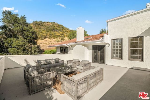 283 Lake Sherwood Drive, Lake Sherwood, CA 91361