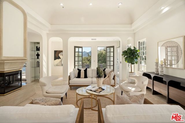283 Lake Sherwood Drive, Lake Sherwood, CA 91361