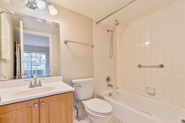 13355 SW 9th Ct 104H, Pembroke Pines, FL 33027