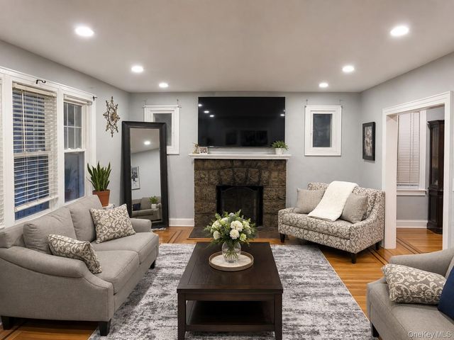 27 Leonard Place, Yonkers, NY 10704