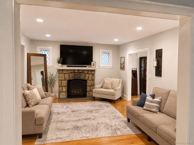 27 Leonard Place, Yonkers, NY 10704