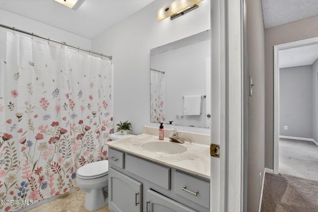 2630 7th Street, Apt B, Maumee, OH 43537