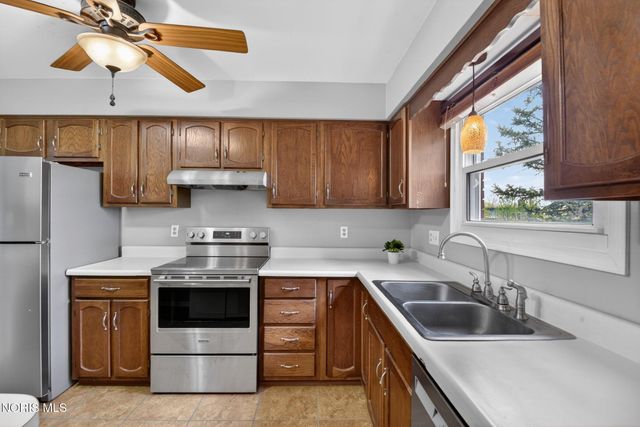 2630 7th Street, Apt B, Maumee, OH 43537