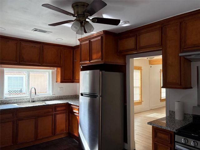 9210 E Avenue O, Houston, TX 77012