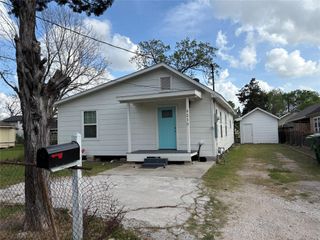 9210 E Avenue O, Houston, TX 77012
