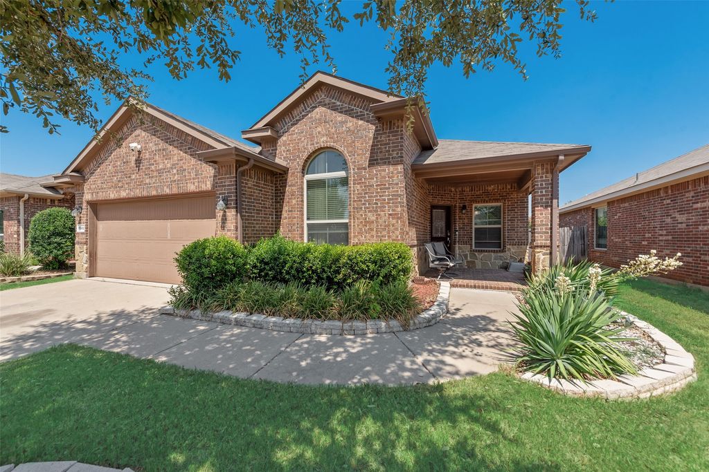 1045 Doe Meadow Drive, Fort Worth, TX 76028 — exterior