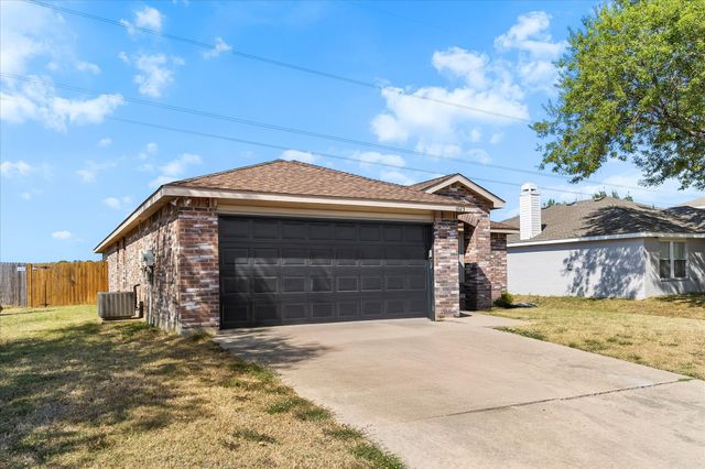 6023 Guilia Drive, Grand Prairie, TX 75052