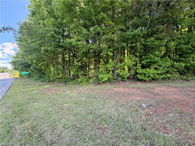 2320 E Green Drive, High Point, NC 27260