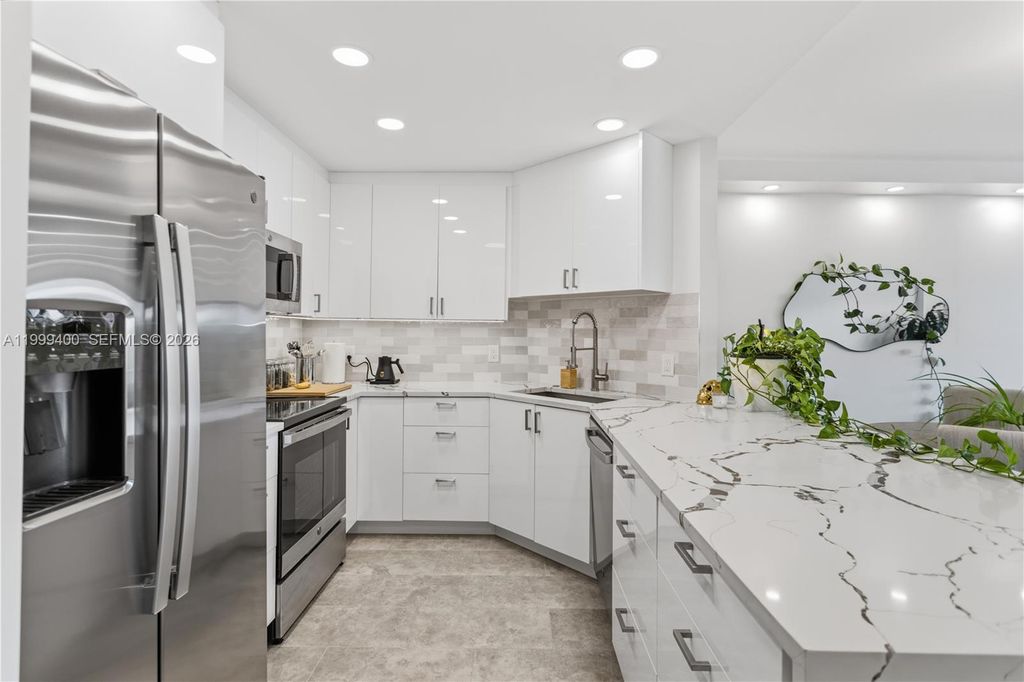 340 Sunset Dr 407, Fort Lauderdale, FL 33301