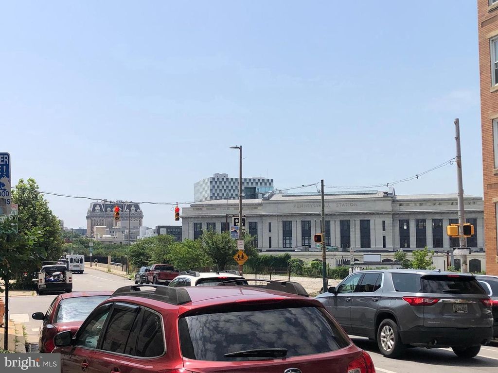 1704 SAINT PAUL ST, Baltimore, MD 21202