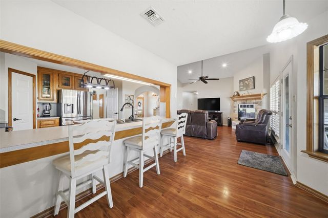 1152 Mcnutt Road, Franklin, TX 77856