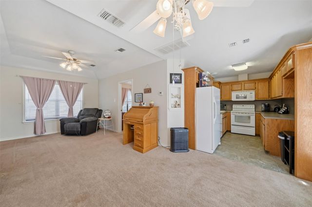 1152 Mcnutt Road, Franklin, TX 77856