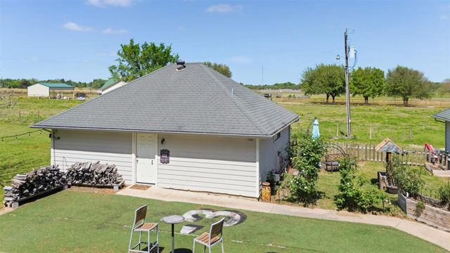 1152 Mcnutt Road, Franklin, TX 77856