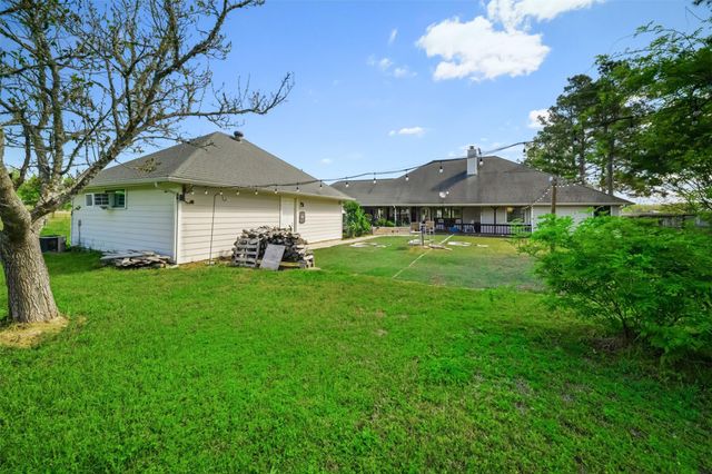 1152 Mcnutt Road, Franklin, TX 77856